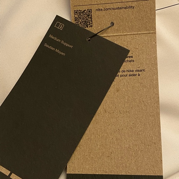 Nike NWT Plus Size 2X Swoosh Medium Support Non Padded White Sports Bra - Picture 6 of 7